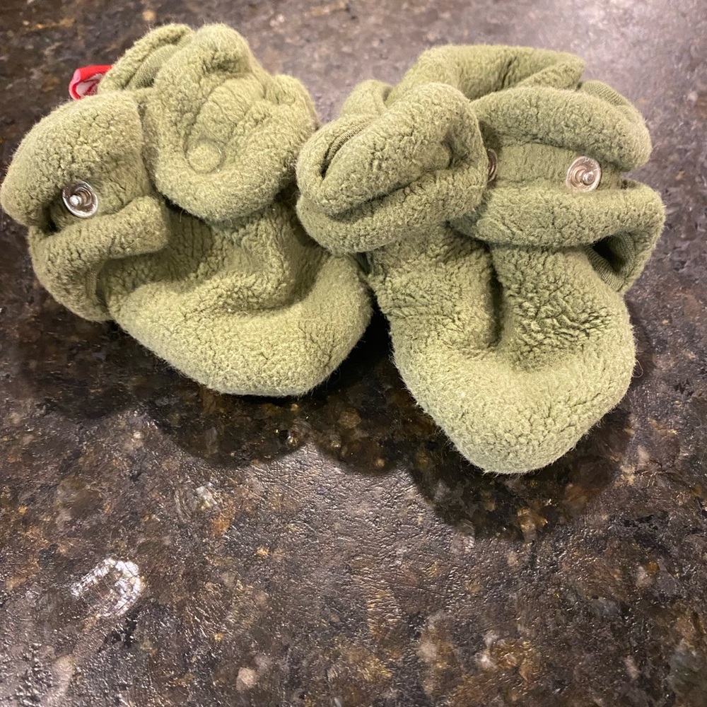 Zutano fleece booties